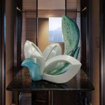 Modern minimalist hotel entrance foyer soft decoration with a high-end feel, niche transparent ornaments, resin sculptures, and artworks